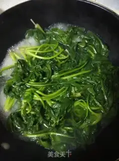 Make Spinach with peanuts step 0