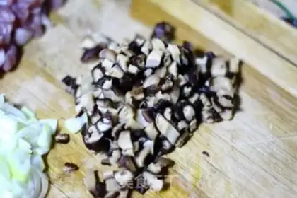 Make A meat bag with mushroom sauce step 1