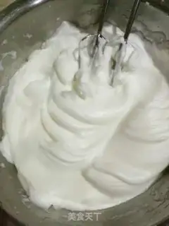 Make A melon raisin cupcake step 5