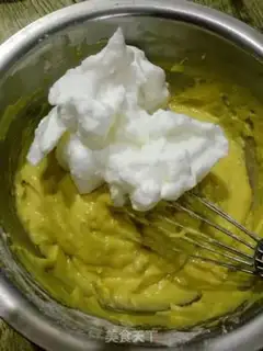 Make A melon raisin cupcake step 6