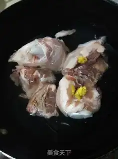 Make Dragon bone radish soup step 1