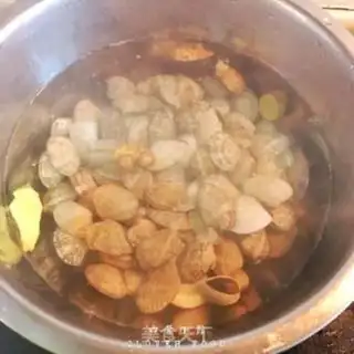 Make Spicy clams step 1