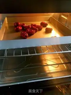 Make walnut sesame dates step 2
