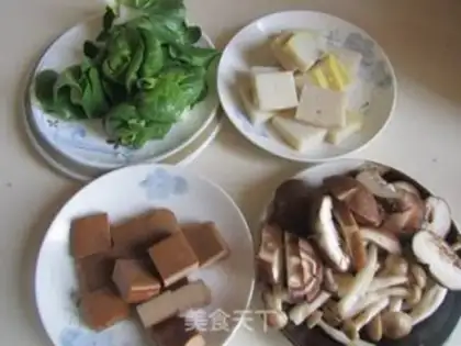 Make Two mushroom eggs dry fish cake step 0