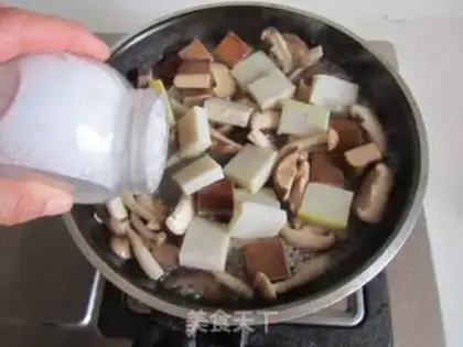 Make Two mushroom eggs dry fish cake step 5