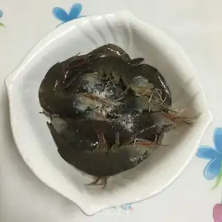 Make Garlic fans steam shrimp step 0