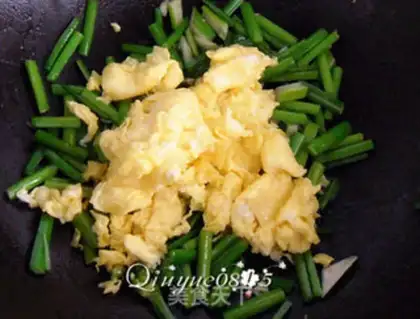 Make Scrambled eggs step 4