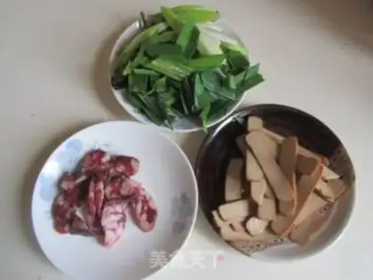 Make Garlic sausage fried eggs step 0