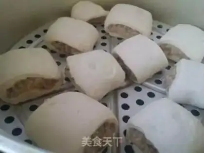 Make Onion rice rolls step 5