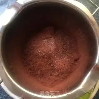 Make Chocolate cream strawberry cake step 7