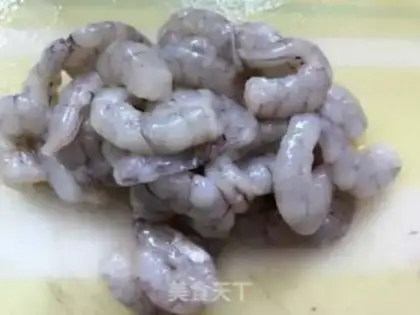 Make Pineapple and shrimp step 1