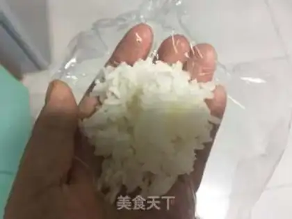 Make The tuna sushi step 1