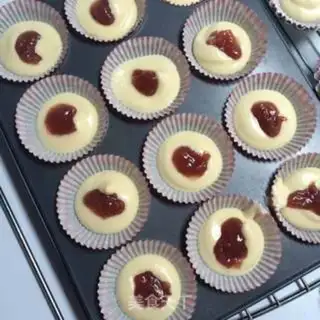 Make Strawberry sponge cake step 17