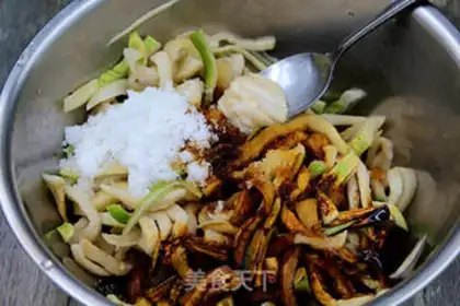 Make Steamed radish and pickled step 4
