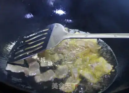 Make Jiangxi-Leon fried meat step 3