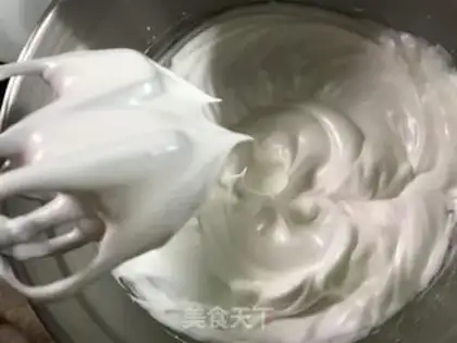 Make Strawberry cream cake step 2