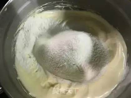 Make Strawberry cream cake step 4