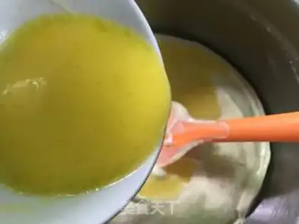 Make Strawberry cream cake step 5