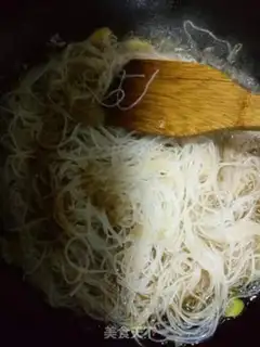 Make The ants of the sea rice are on a tree step 1