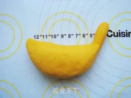 Make Golden chicken-year-old bean bag step 3