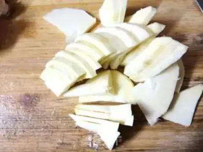 Make The winter mushroom chicken soup step 1