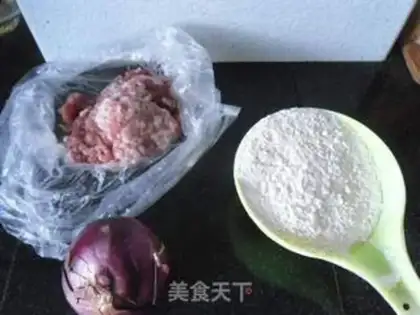 Make Pork onion pie step 0