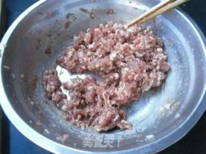 Make Pork onion pie step 2
