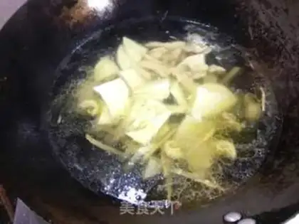 Make The winter mushroom chicken soup step 6