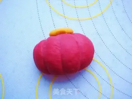 Make Golden chicken-year-old bean bag step 17