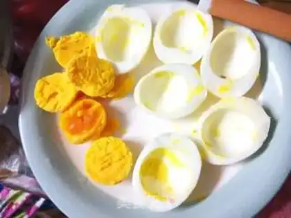 Make Eggs for winter meatballs step 1
