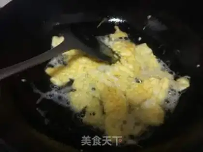 Make Garlic fried eggs step 4