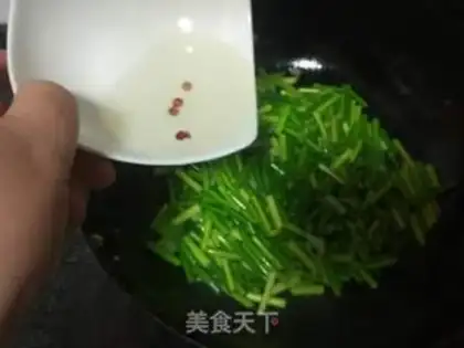 Make Garlic fried eggs step 5