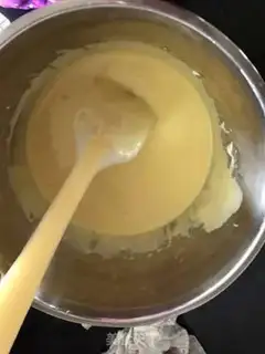Make Onion pine cake step 2