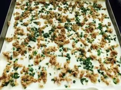 Make Onion pine cake step 5