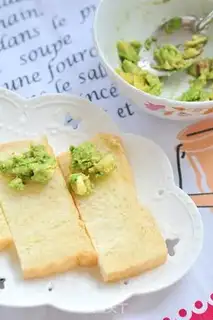 Make Butter fruit sandwich step 1