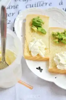 Make Butter fruit sandwich step 3