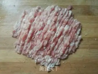 Make Spicy dry pot dirt. Beans step 3