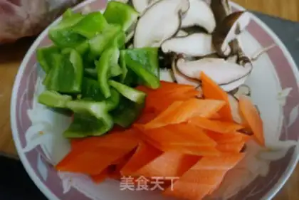 Make Yellow chicken step 1
