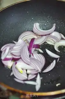 Make Onion fried eggs dry step 2