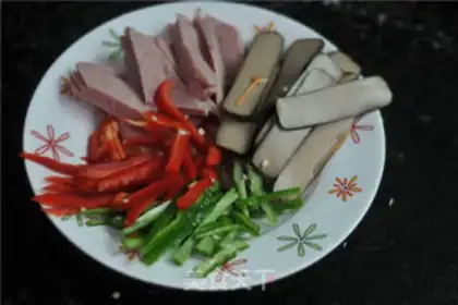 Make Eggs, tofu, ham step 0