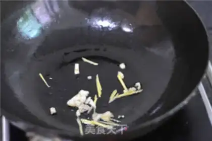 Make Eggs, tofu, ham step 1