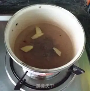 Make Ginger sugar and milk tea step 1