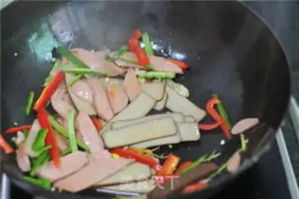 Make Eggs, tofu, ham step 3