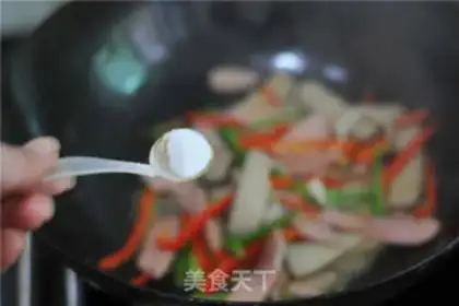 Make Eggs, tofu, ham step 4