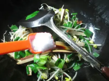 Make Eggs dry and sprouts step 5