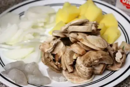 Make Western clam soup step 1