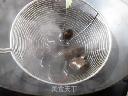 Make Nut sauce and cabbage step 1