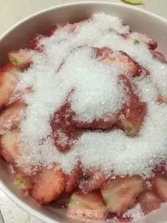 Make Homemade strawberry sauce step 1