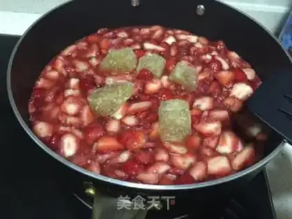 Make Homemade strawberry sauce step 4