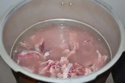 Make Five fragrances of beef step 1
